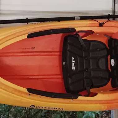 10' Kayak Perception With Paddle Lot #2