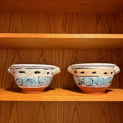 2 Phyllis Handal Italian Majolica-Style Ceramic Earthenware Bowls