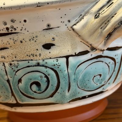 2 Phyllis Handal Italian Majolica-Style Ceramic Earthenware Bowls