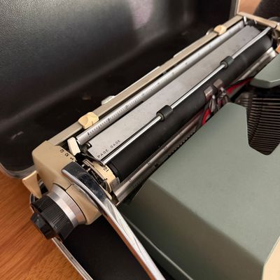 Vintage SCM Smith-Corona Classic 12 Manual Typewriter with Hard Carrying Case