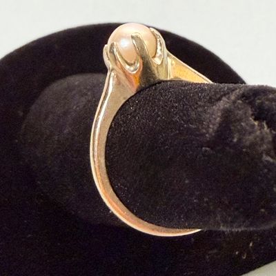 Women’s 14k Yellow Gold Ring w/ Pearl Size 5.5