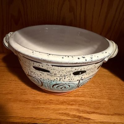 2 Phyllis Handal Italian Majolica-Style Ceramic Earthenware Bowls