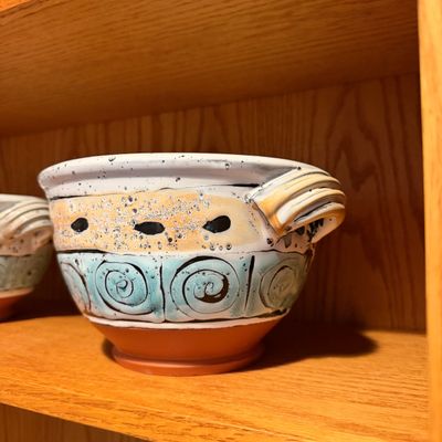 2 Phyllis Handal Italian Majolica-Style Ceramic Earthenware Bowls