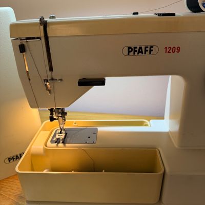 Vintage Pfaff 1209 Compact Sewing Machine with Hard Case and Instruction Manuals Tested