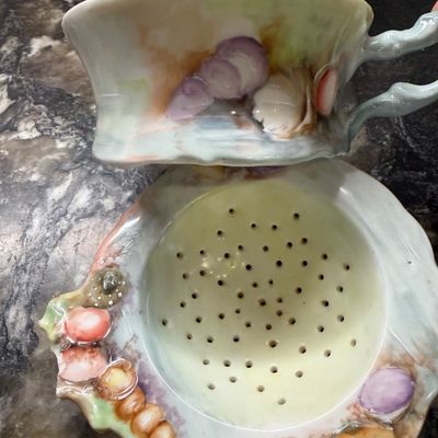 Mixed Lot Vintage Porcelain Collectibles, Royal Bayreuth, Belleek, Wedgwood Peter Rabbit & Shamrock China