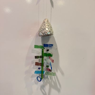 Whimsical Home Décor Lot – Art Glass Wind Chimes, Abstract Canvas & Yellow Hito Clock