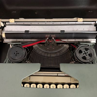 Vintage SCM Smith-Corona Classic 12 Manual Typewriter with Hard Carrying Case