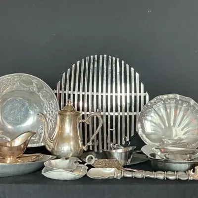 Silver-toned Service