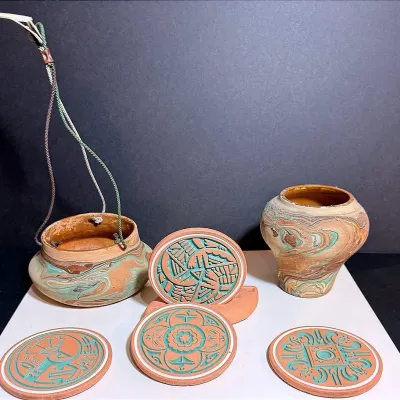 Nemadji Swirl Art Pottery & Southwestern Clay Coaster Set With Holder 