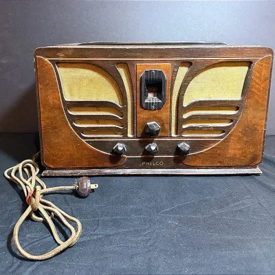 Philco Model 45C “Butterfly” Radio