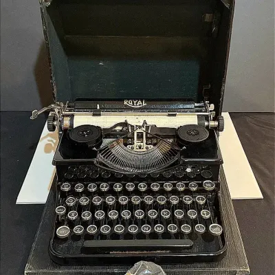 Royal Portable Typewriter In Case With Ribbon Model P155497