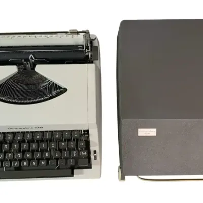 Sale Photo Thumbnail #4: Vintage Commodore 2000 Portable Typewriter with Carrying Case – Retro Office Writing Machine