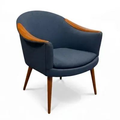 Lot 001   
Mid-Century Modern Danish Lounge Chair