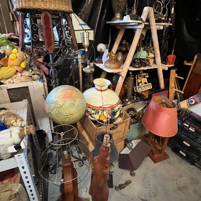 Sale Photo Thumbnail #38: Lamps