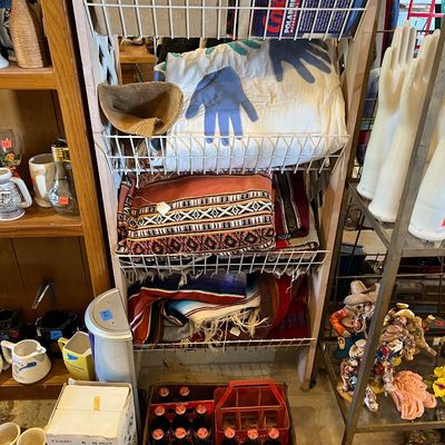 Sale Photo Thumbnail #46: Various linens and blankets