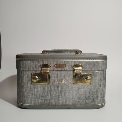 Sale Photo Thumbnail #232: Dolly Madison Luggage Train Case