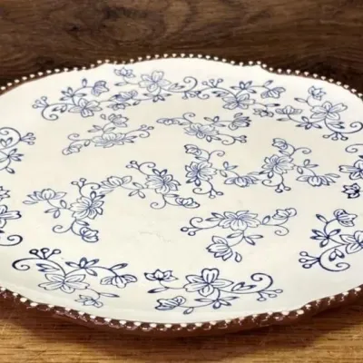 Sale Photo Thumbnail #484: Lot 584: Temptations floral lace platter
