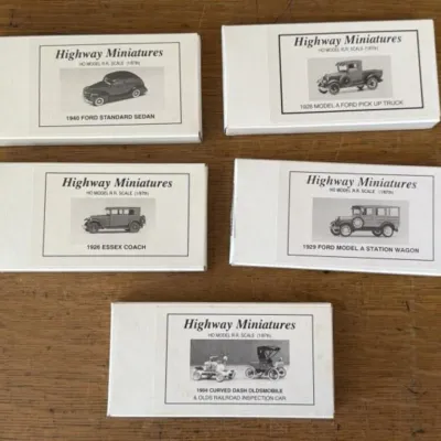 Sale Photo Thumbnail #295: Lot 367: HO railroad scale highway miniature automobiles
