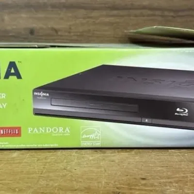 Sale Photo Thumbnail #609: Lot 713: Insignia connected Blu-ray disc player