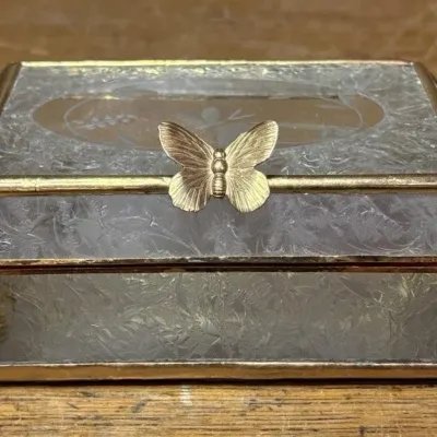 Sale Photo Thumbnail #622: Lot 726: Trinket box