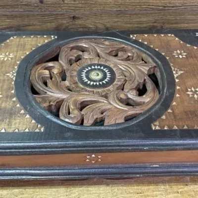 Sale Photo Thumbnail #228: Lot 299: Vintage decorative box