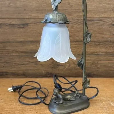 Sale Photo Thumbnail #401: Lot 502: Art Nouveau-style desk lamp - cast metal with bronze/brass tone