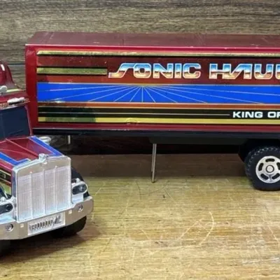 Sale Photo Thumbnail #468: Lot 568: Sonic hauler King of the Road semi truck 1992, buddy