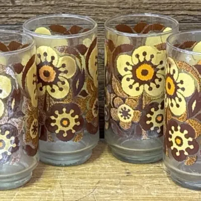 Sale Photo Thumbnail #473: Lot 573: 1970s amber glass tumblers - retro floral