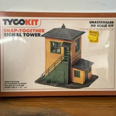 Sale Photo Thumbnail #264: Lot 335: Tyco HO scale Snap together signal tower - unopened