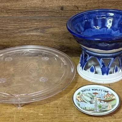 Sale Photo Thumbnail #616: Lot 720: Pink bladder, Seattle world, fair decorative plate, handcrafted bowl and stand