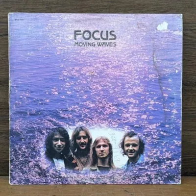 Sale Photo Thumbnail #213: Lot 284: 1971 FOCUS moving waves vinyl record Album/jacket average - record is an excellent excellent condition