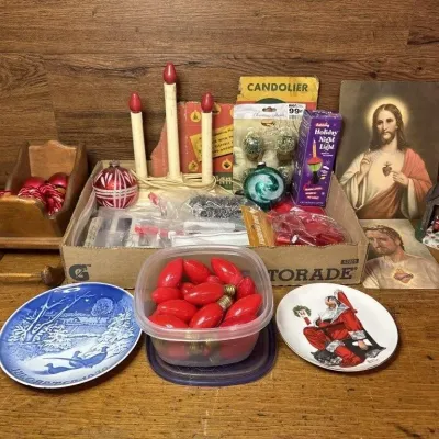 Sale Photo Thumbnail #638: Lot 742: Vintage Christmas lot