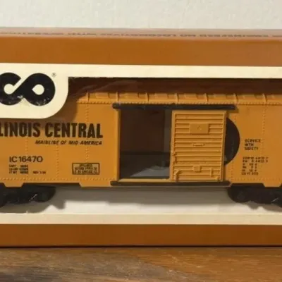 Sale Photo Thumbnail #253: Lot 324: Tyco HO scale 40FT Illinois Central box train car