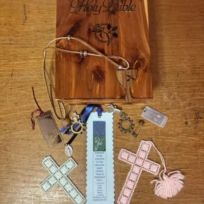 Sale Photo Thumbnail #618: Lot 722: Cedar Bible box/religious items