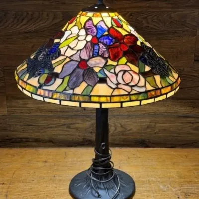 Sale Photo Thumbnail #404: Lot 505: Tiffany-style stained glass table lamp with a floral leaded glass shade - shade base is 17 inches across / lamp height is 22 inches