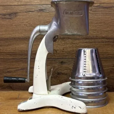 Sale Photo Thumbnail #488: Lot 588: Vintage wear – ever slicer