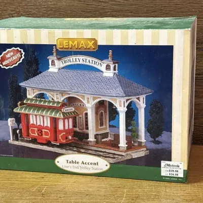 Sale Photo Thumbnail #301: Lot 402: Lemax trolley station