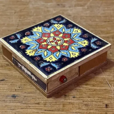 Sale Photo Thumbnail #316: Lot 417: Vntg hand-made matchbox / trinket box