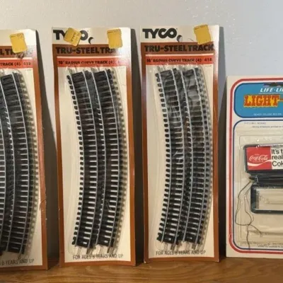 Sale Photo Thumbnail #266: Lot 337: 3 Tyco HO scale 18 inch radius curved track & light up Coca-Cola sign