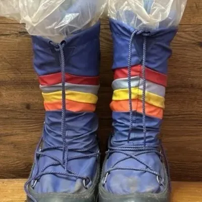 Sale Photo Thumbnail #542: Lot 642: 1980s Safari rainbow chervron-striped moon boots boots estimated size 7 to 8