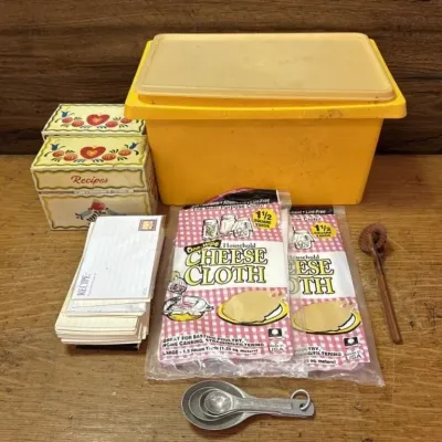 Sale Photo Thumbnail #171: Lot 242: Miscellaneous vintage kitchen lot