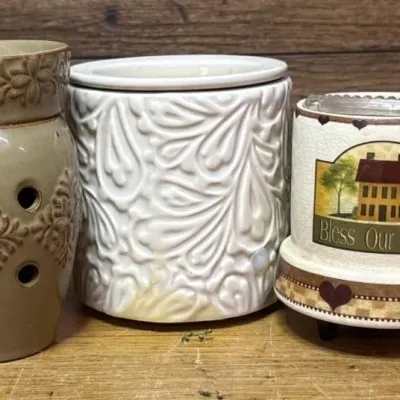 Sale Photo Thumbnail #386: Lot 487: Wax warmers