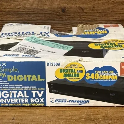 Sale Photo Thumbnail #608: Lot 712: Apex digital TV converter box with analog pass-through still in original box