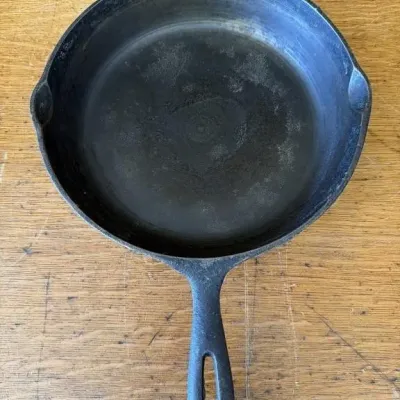 Sale Photo Thumbnail #414: Lot 515: Cast-iron skillet 10 1/2 inch