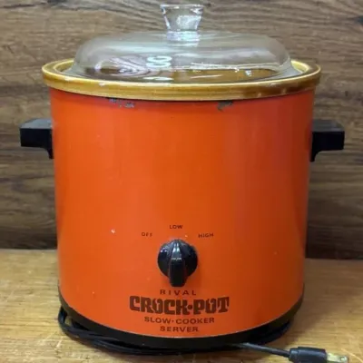 Sale Photo Thumbnail #494: Lot 594: Vintage rival crockpot