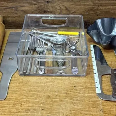 Sale Photo Thumbnail #499: Lot 599: Miscellaneous kitchen lot