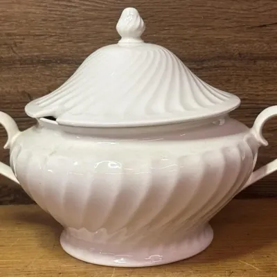 Sale Photo Thumbnail #375: Lot 476: Spain coronado arita gravy bowl