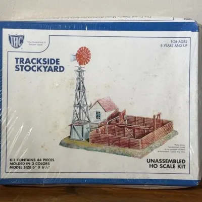 Sale Photo Thumbnail #232: Lot 303: IHC HO scale kit trackside stockyard - new / train model
