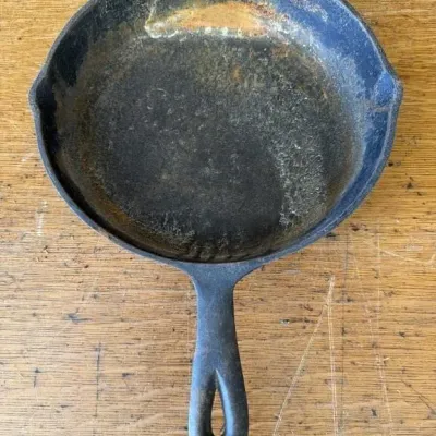 Sale Photo Thumbnail #420: Lot 521: Vintage cast-iron #8 skillet - USA