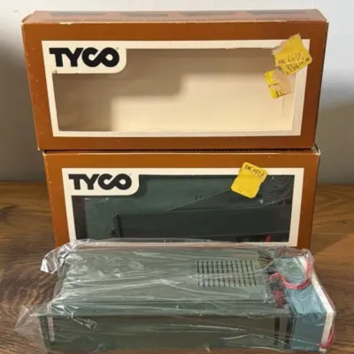 Sale Photo Thumbnail #254: Lot 325: Tyco HO scale railroad track